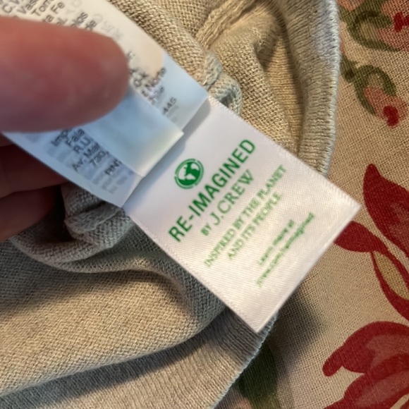 J CREW Size XL Apple Graphic Sweater
100% Cotton Full Sleeve Sequin Leaf $80NEW - Picture 14 of 16